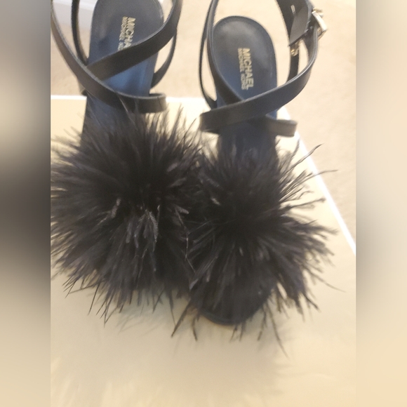 Micheal Kors Whitby Feather Trim Leather Sandals/Black - Picture 6 of 9